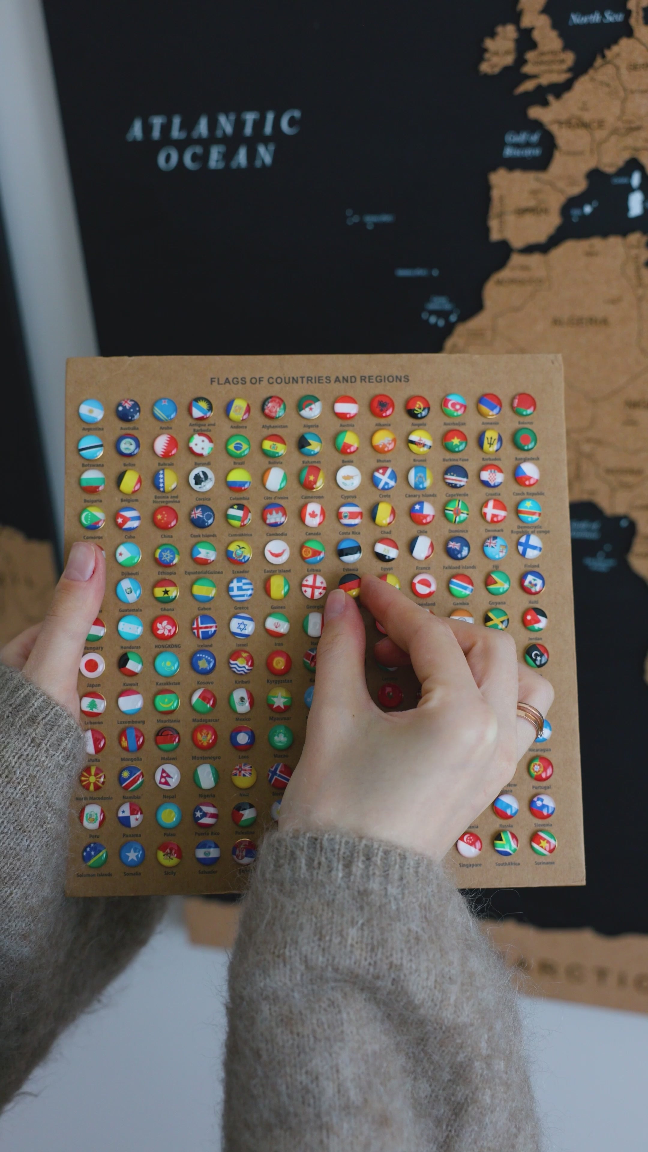 Load video: Pins de Bandeiras